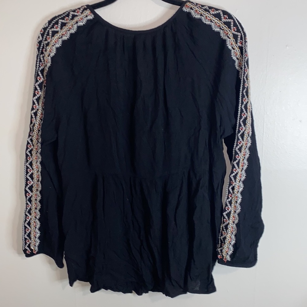 🪿Adorable black long sleeved patterned top! - Picture 7 of 7